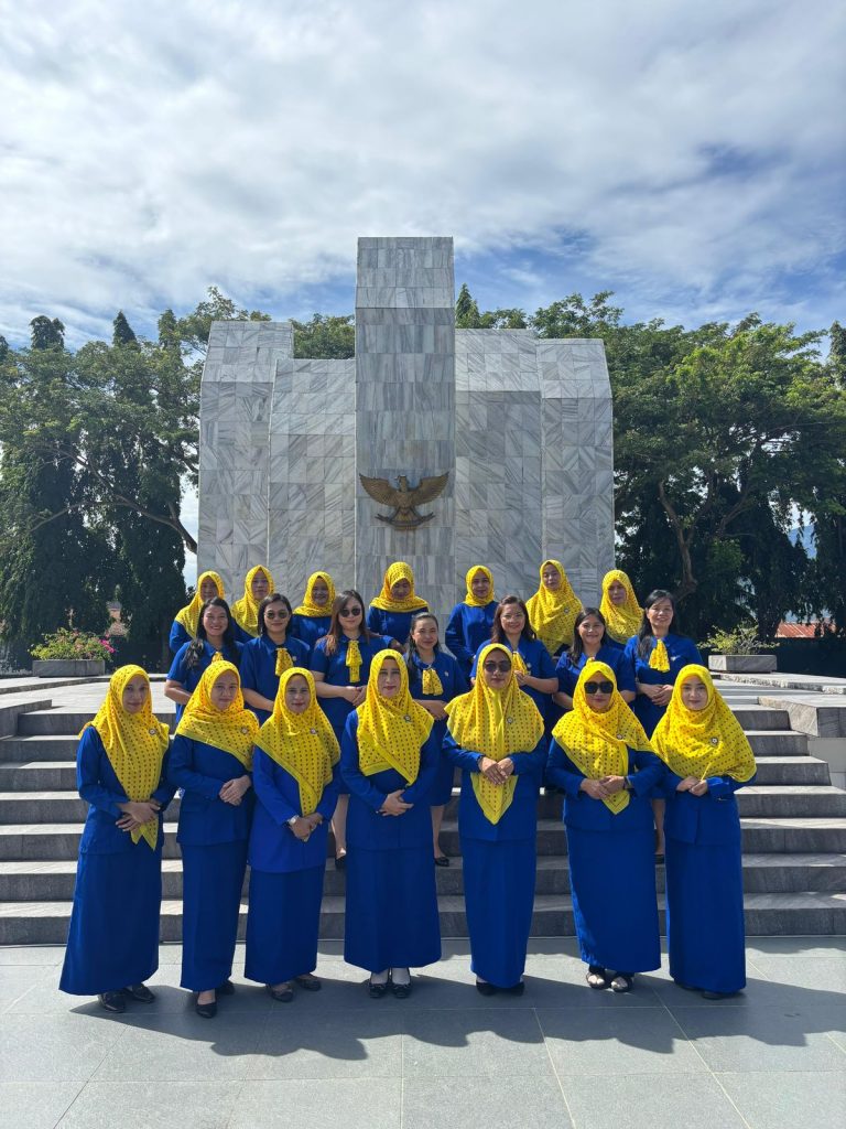 Semangat Patriotisme di Hari Pahlawan: PIKK PLN UP3 Palu Gelar Tabur Bunga di Taman Makam Pahlawan Nasional Tatura