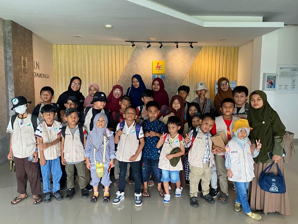 Semangat Hari Sumpah Pemuda, PLN Edukasi Manfaat Listrik Bagi Anak-Anak Sejak Dini