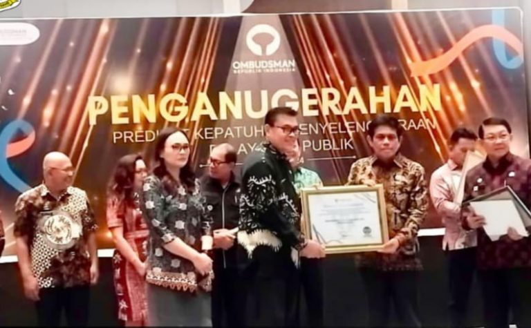 Pemkab Minahasa Terima Penyerahan Hasil Penilaian Kepatuhan Pelayanan Publik 2024