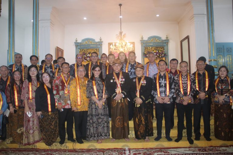 Bupati Noudy Tendean Terima Gelar Adat Kehormatan dari Karaton Surakarta