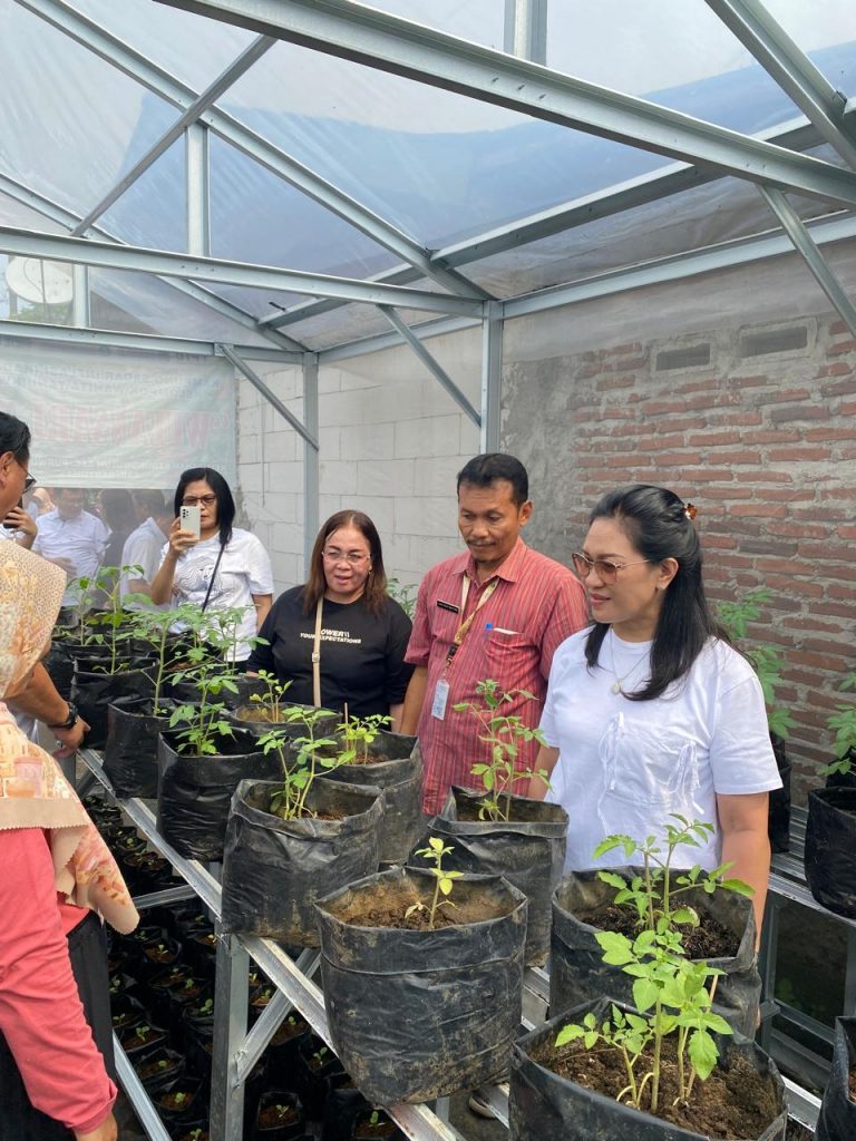 Sekda Lynda Watania Kunjungi Kampung Sadar Inflasi dan TPA Banyumas