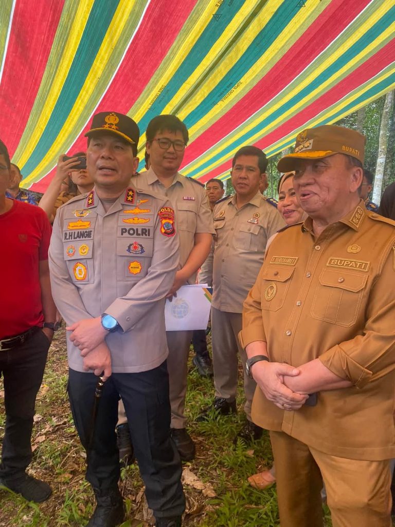 Bupati Robby Dondokambey Dampingi Kapolda Sulut Tinjau Rencana Pembangunan SMA Unggul Garuda di Koyawas Langowan