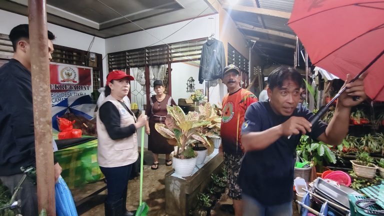 Wabup Vasung Turun Langsung di Lokasi Banjir dan Longsor