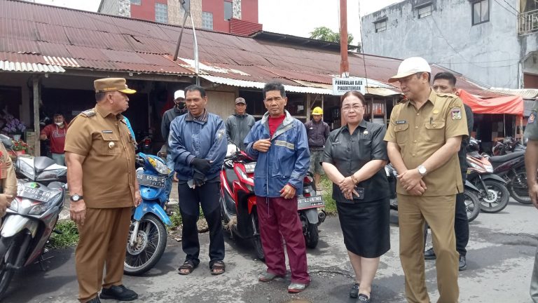 Bupati Dondokambey Pantau Ketersedian Bapok dan Harga di Pasar Kawangkoan