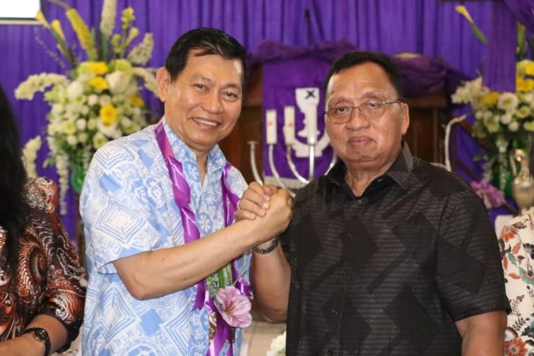 Bupati Dondokambey Dampingi Wagub Mailangkay dalam Ibadah Bersama MPH PGI dan Soft Launching W.J Rumambi di GMIM Sentrum Kakas