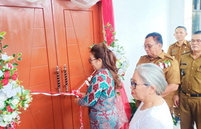 Bupati Dondokambey Hadiri HUT ke-13 Desa Tonsewer Selatan dan Resmikan Balai Desa serta PAUD Aruy Anate
