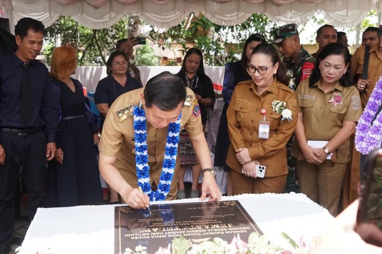 Wakil Gubernur Sulut Victor Mailangkay Didampingi Wabup Vasung dalam Ibadah Pentahbisan GMAHK Telap