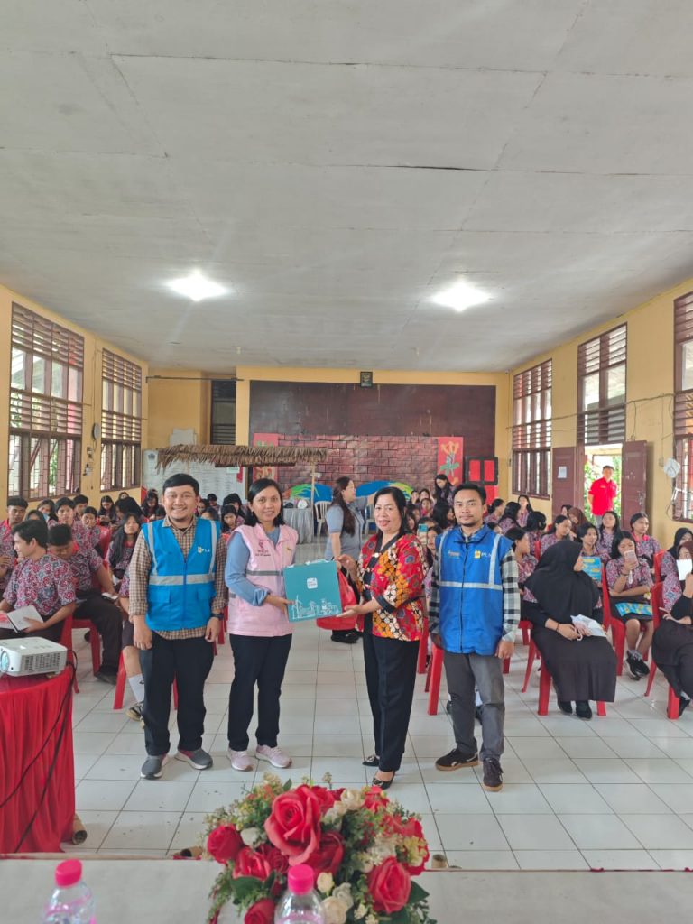 PLN Goes to School : PLN UP3 Manado Berbagi Ilmu di SMK Negeri 5 Manado