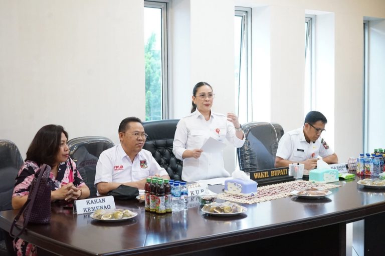 Pimpin Rakor dan Evaluasi FKUB, Wabup Sarundajang Sampaikan Pentingnya Memperkuat Kerukunan Antar Umat Beragama