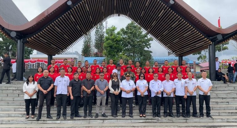 Bupati Minahasa Robby Dondokambey dan Sekda Lynda Watania Memberikan Arahan Kepada Paskibraka 2025