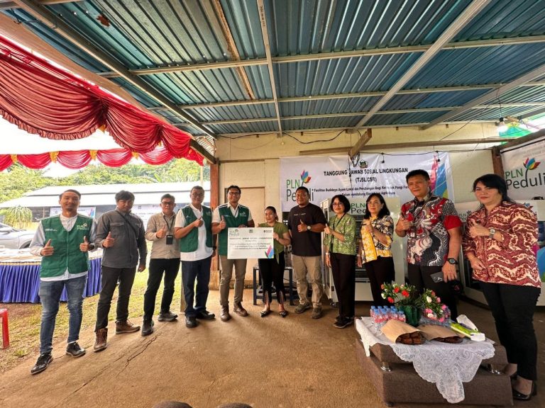 Dukung Ketahanan Pangan, TJSL PLN Hadirkan Fasilitas Peternakan Ayam Lokal Berbasis Listrik di Tomohon