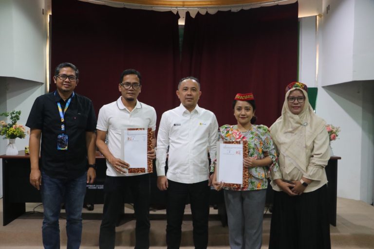 DUKUNG PENINGKATAN KUALITAS SDM DAERAH, PLN SERAHKAN BANTUAN BEASISWA DAN JALIN KERJASAMA DENGAN UNIVERSITAS SINTUWU MAROSO