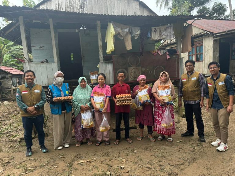 Aksi Solidaritas Tanpa Tunda: PLN UP3 Tolitoli dan YBM PLN Salurkan 70 Paket Sembako Untuk Korban Banjir