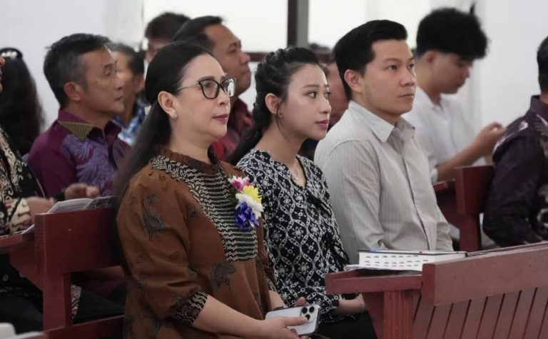 Wakil Bupati Minahasa Hadiri Ibadah Syukur HUT ke-35 Jemaat GMIM Kamang Kamanga