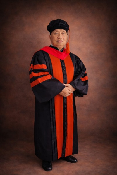 Bupati Robby Dondokambey Terima Gelar Doktor Dengan Predikat Cum Laude di Universitas Negeri Manado