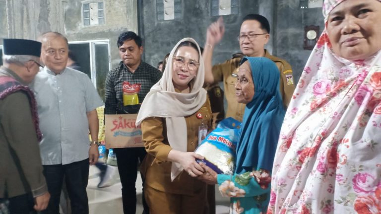 Wabup Vanda Sarundajang Pimpin Safari Ramadhan Perdana di Masjid At-Taqwa Waleure