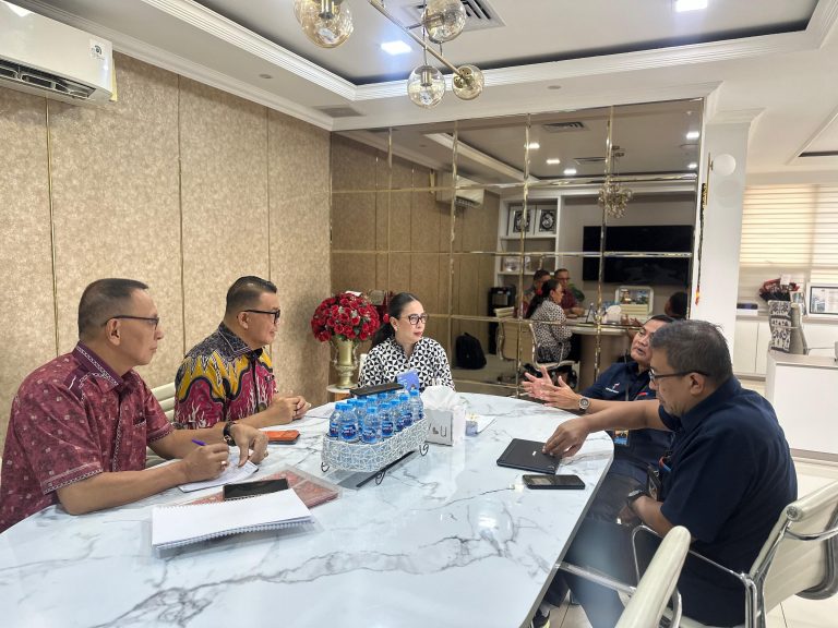 Vanda Sarundajang Ajukan Proposal Renovasi Stadion Maesa Tondano di Kemenpora RI