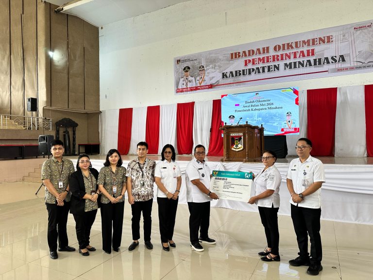 Warga Kembuan Dapat Bantuan Pengaktifan JKN, Diserahkan Bupati Minahasa