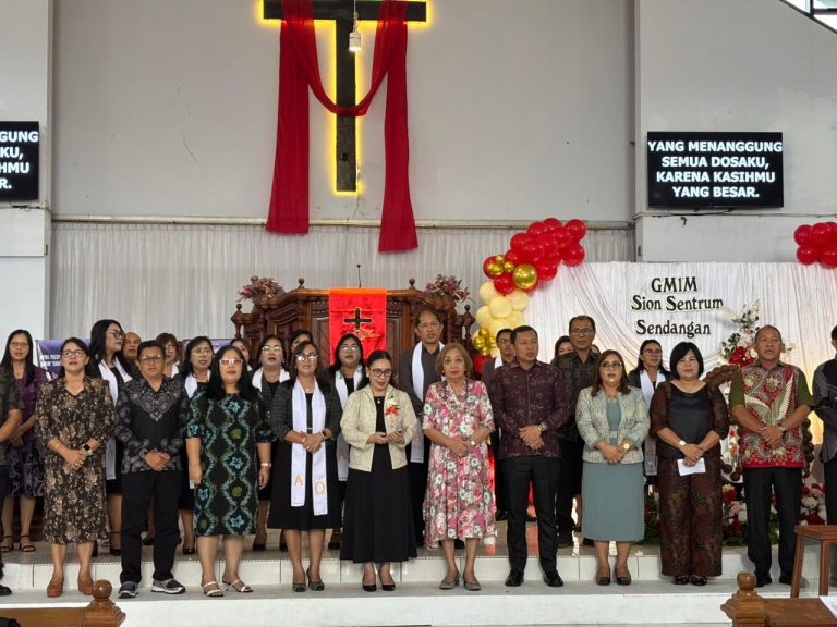 Hadiri HUT Ke- 190 GMIM Sion Sentrum Sendangan, Wabup Sarundajang Sampaikan Program Unggulan Termasuk Menanam