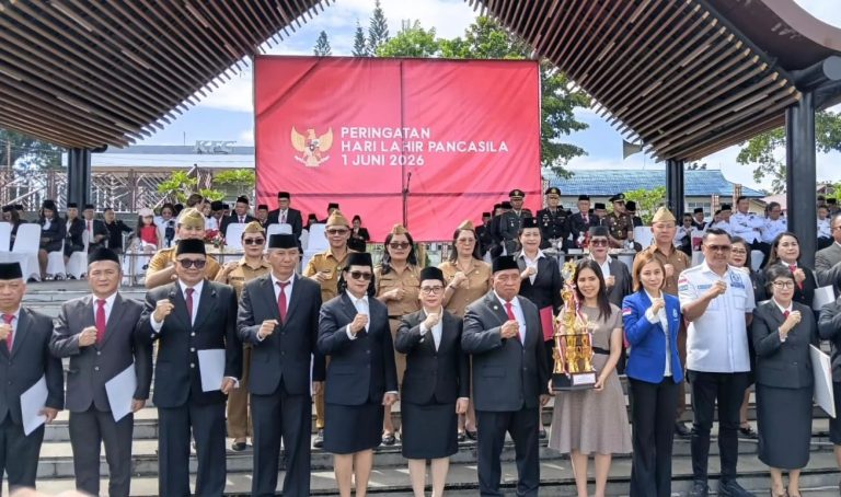 MOMEN HARI LAHIR PANCASILA, RD-VASUNG SERAHKAN SK PELAKSANA TUGAS KEPADA 5 PEJABAT PEMKAB