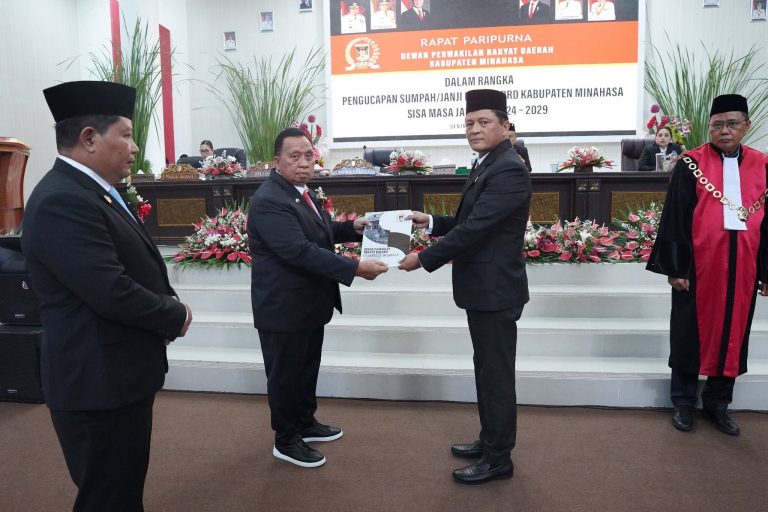 Franky Wolayan Resmi Dilantik sebagai Ketua DPRD Minahasa Sisa Masa Jabatan 2024–2029