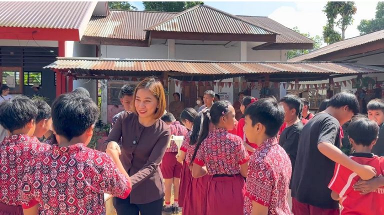 BANTUAN ATK DARI JEPANG UNTUK PELAJAR MINAHASA
